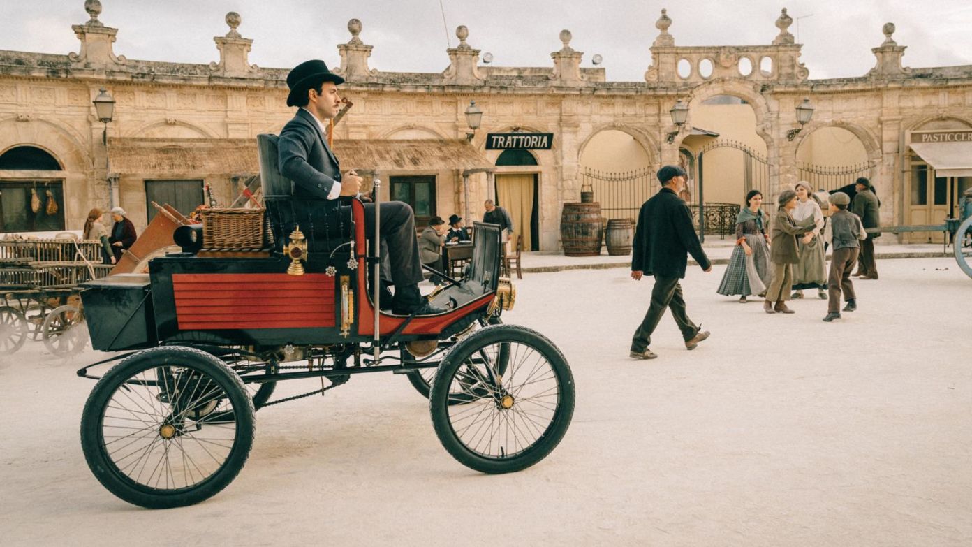 La concessione del telefono – C’era una volta Vigata lunedì su Rai 1 i racconti di Camilleri