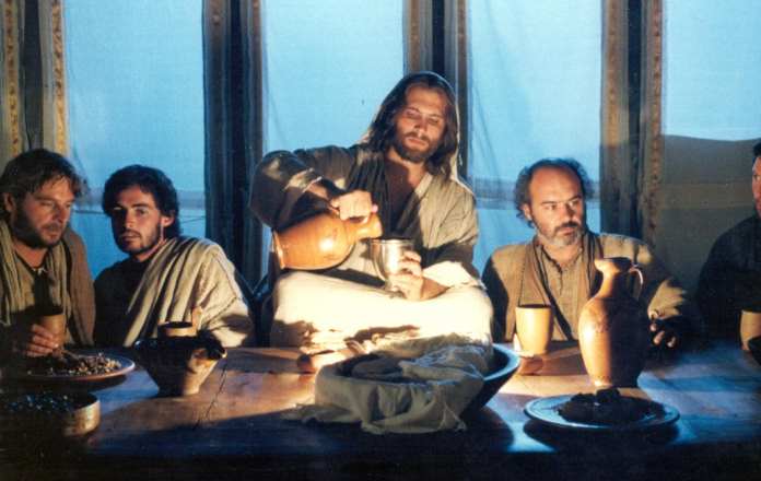 Jesus la trama del film su Rai 1 dopo la via Crucis di Papa Francesco