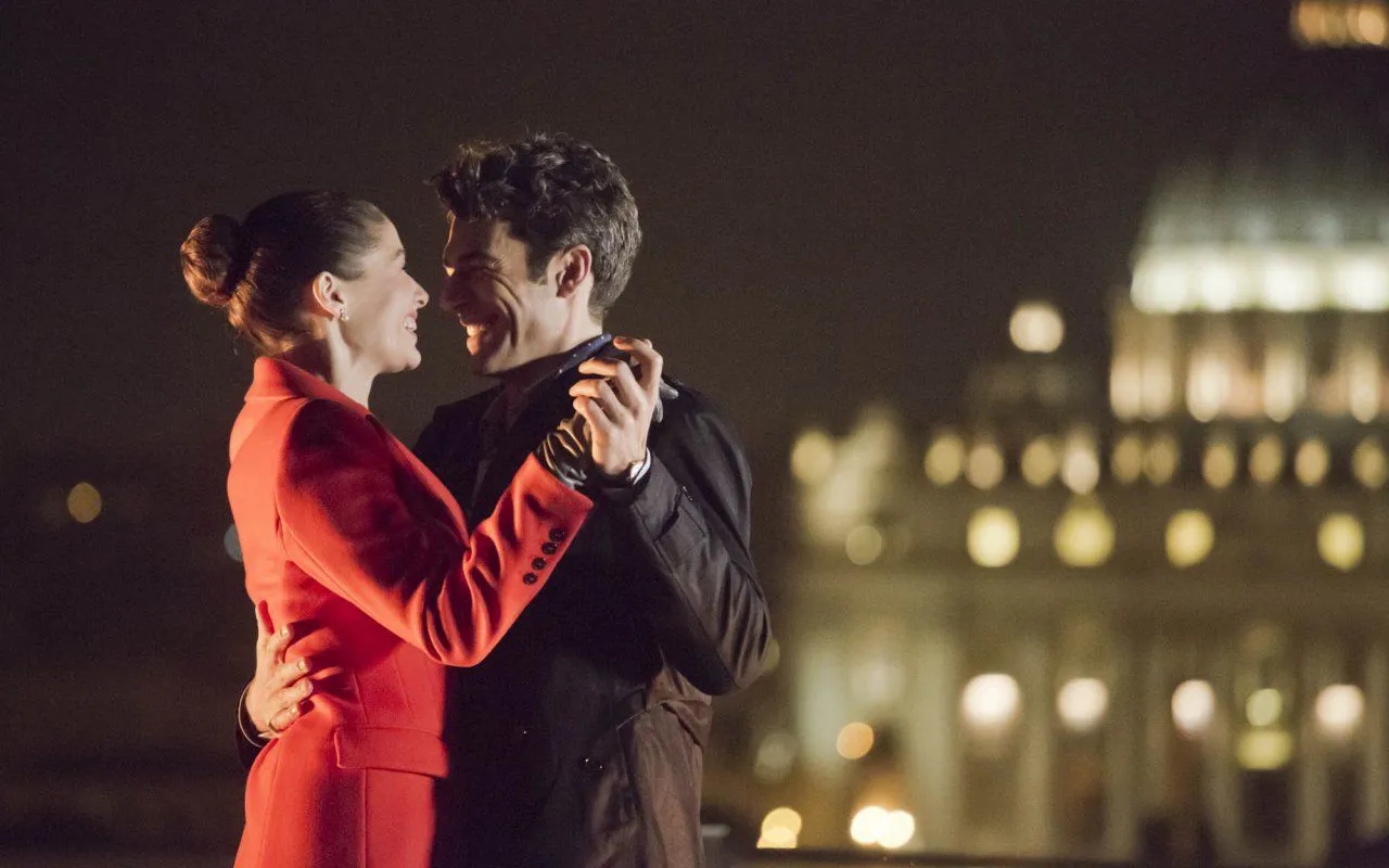 Poli Opposti, Luca Argentero tra rivalità e amore con la vicina nel film su Rai 1