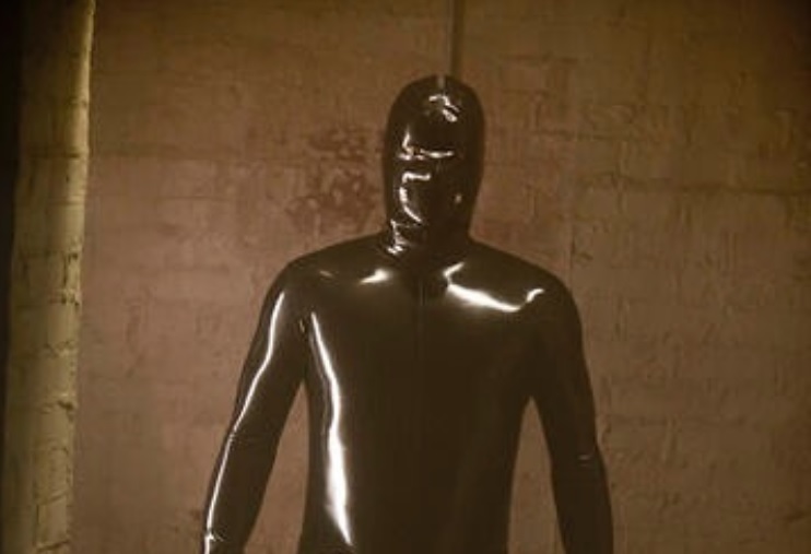 American Horror Story 10: Ryan Murphy anticipa il ritorno di Rubber Man