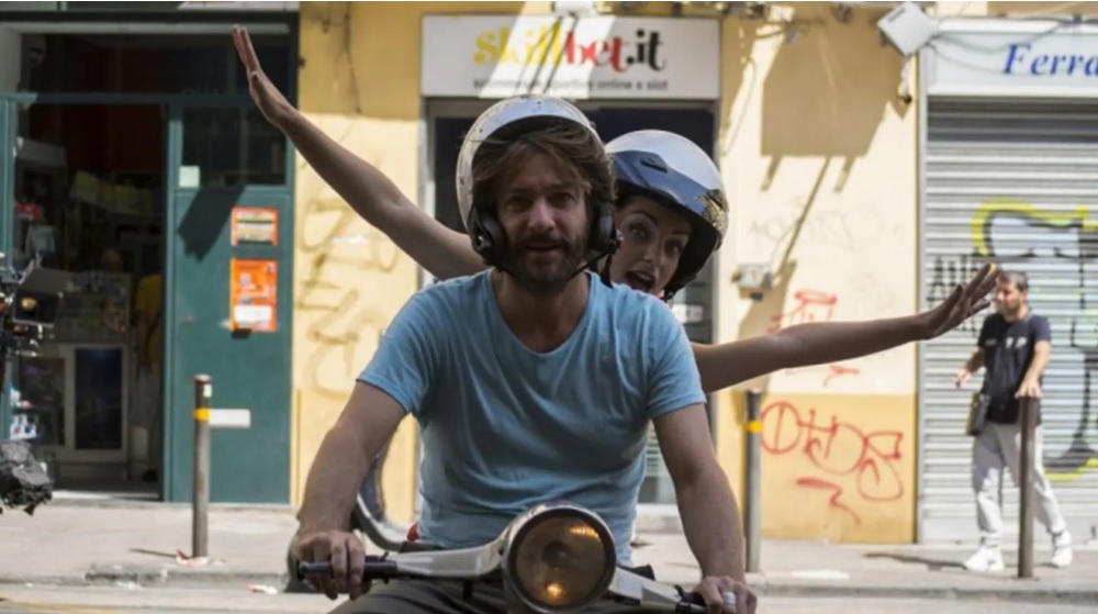 A Napoli non piove mai la trama del film su Rai 2 stasera giovedì 5 maggio A Napoli non piove mai la trama del film su Rai 2 stasera giovedì 5 maggio