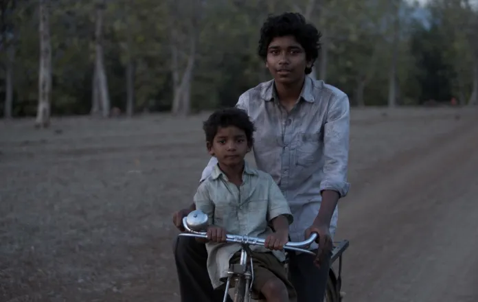 Lion – La Strada verso Casa, il film drammatico su Iris lunedì 4 settembre