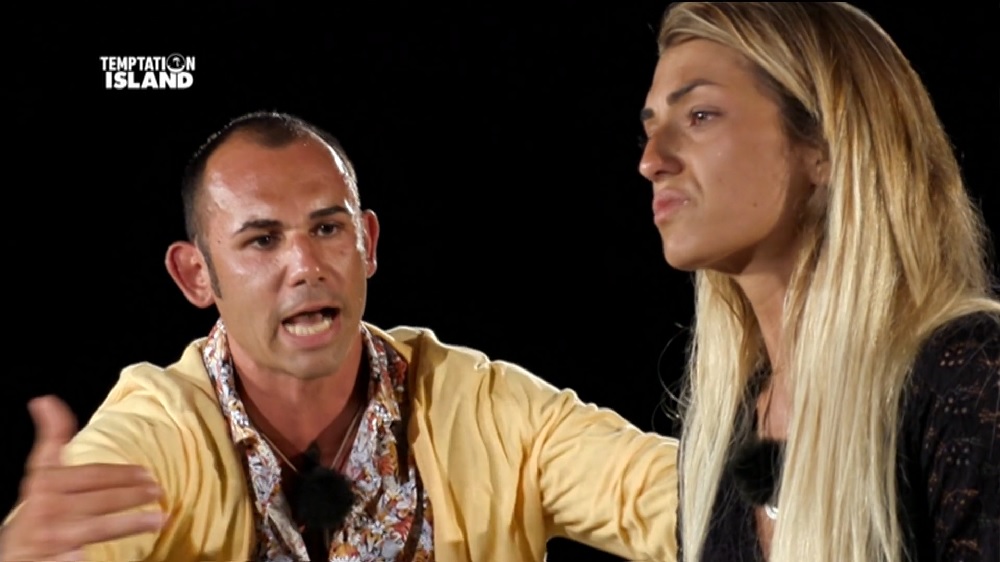 Temptation Island 2020 i falò della puntata del 16 luglio e una coppia lascia e… Temptation Island 2020 i falò della puntata del 16 luglio e una coppia lascia e…