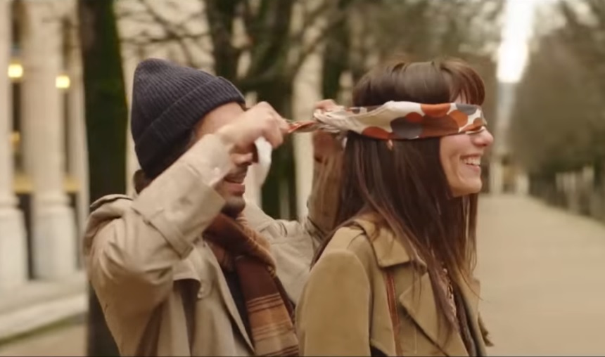 Un Amore sopra le righe trama del film stasera martedì 11 agosto su Rai 3 in prima visione Un Amore sopra le righe trama del film stasera martedì 11 agosto su Rai 3 in prima visione