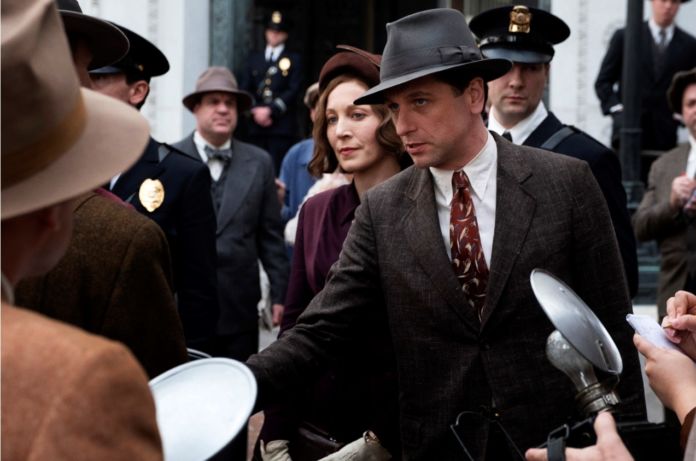 Matthew Rhys e Juliet Rylance in Perry Mason recensione Perry mason