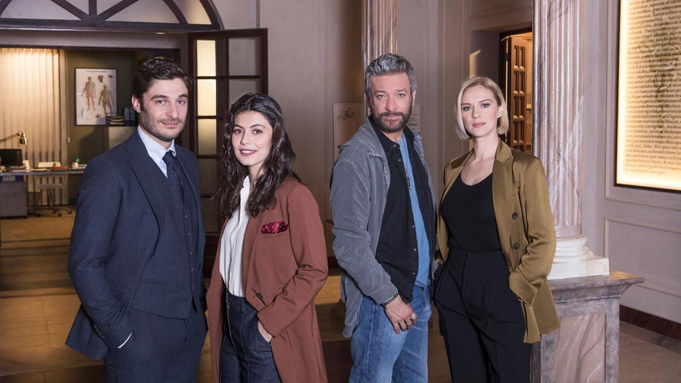 Guida Tv domenica 27 agosto 2023 cosa c’è stasera in tv: film, show e serie tv