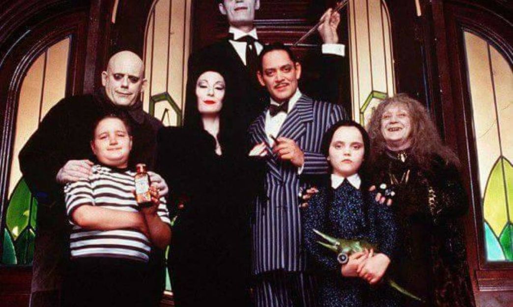 La Famiglia Addams potrebbe essere la prima serie tv di Tim Burton, che vuole andare sul sicuro La Famiglia Addams potrebbe essere la prima serie tv di Tim Burton, che vuole andare sul sicuro