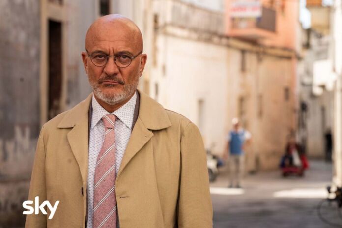 COPS_EP1_00268 claudio Bisio in Cops Una Banda di Poliziotti