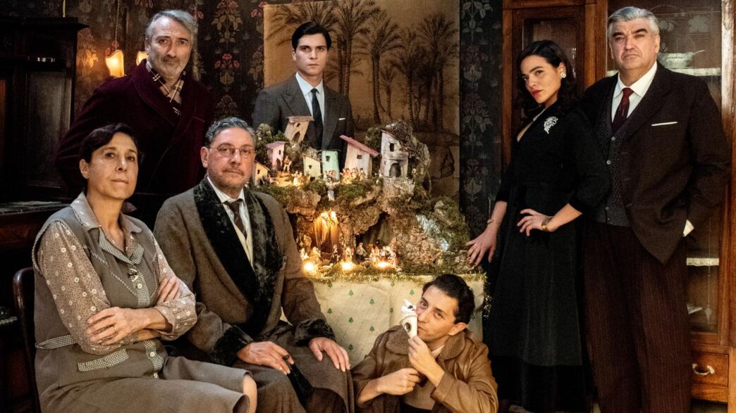 Natale in Casa Cupiello su Rai 1 il film tv con Sergio Castellitto adattamento del classico di Eduardo De Filippo Natale in Casa Cupiello su Rai 1 il film tv con Sergio Castellitto adattamento del classico di Eduardo De Filippo