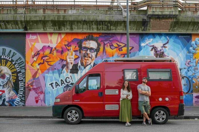 TORNO-A-VIVERE-IN-ITALIA_Anna-Simone-e-Mr-Falcon_laF Torno a vivere in italia
