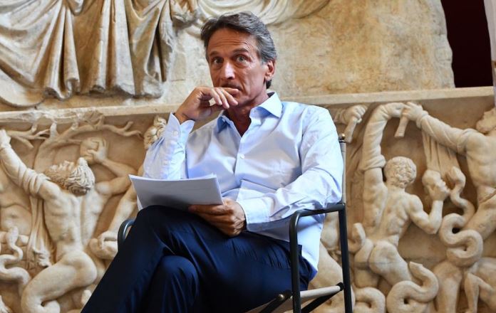 Ascolti Tv martedì 19 gennaio 2021 4 milioni per lo Speciale Tg1, il Viaggio di Canale 5 si ferma a 1,6 milioni Ascolti Tv martedì 19 gennaio 2021 4 milioni per lo Speciale Tg1, il Viaggio di Canale 5 si ferma a 1,6 milioni