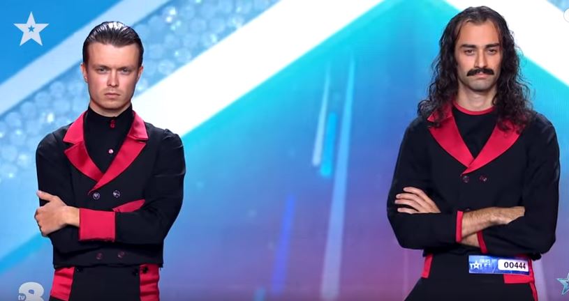 Italia’s Got Talent 2021 The Demented Brothers dividono con il loro fazzoletto Italia’s Got Talent 2021 The Demented Brothers dividono con il loro fazzoletto