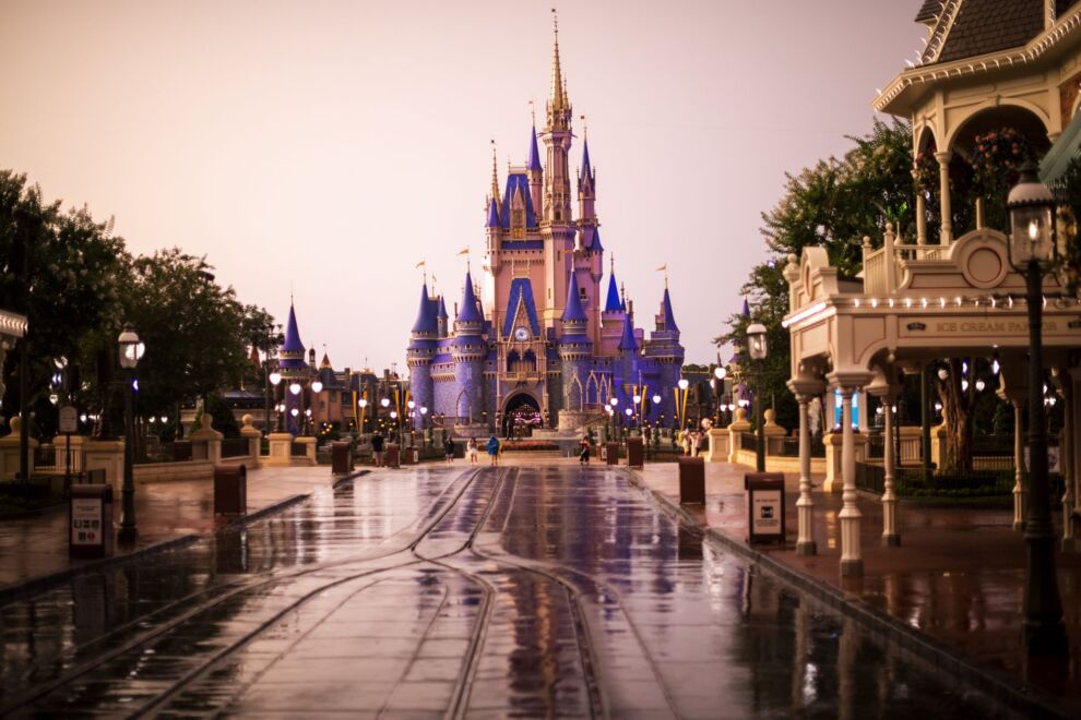 Magic-Kingdom-e1614035475938 notizie serie tv 23 febbraio