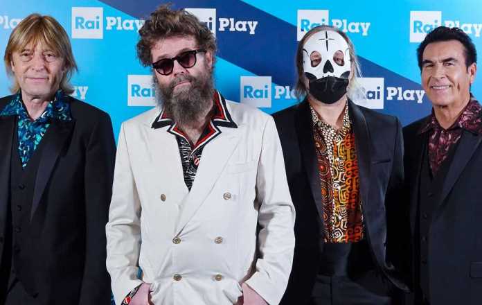Sanremo 2021: Extraliscio e Davide Toffolo in gara con “Bianca, Luce, nera” (Testo e Video) Sanremo 2021: Extraliscio e Davide Toffolo in gara con “Bianca, Luce, nera” (Testo e Video)