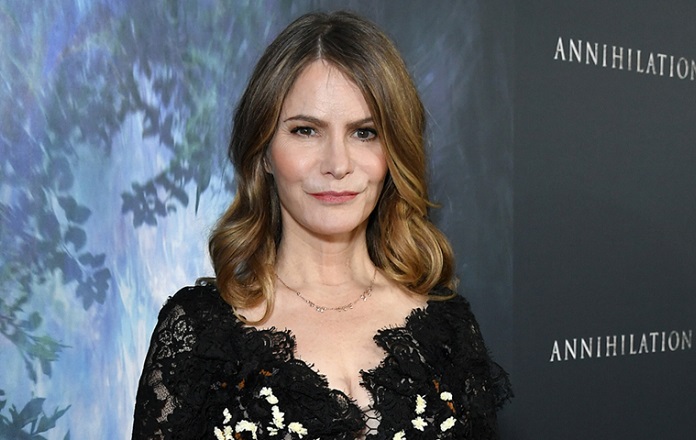jennifer jason leigh Notizie serie tv 6 aprile