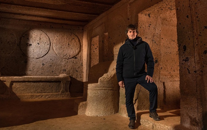 Ulisse, il piacere della scoperta su Rai 1 stasera Alberto Angela racconta gli Etruschi Ulisse, il piacere della scoperta su Rai 1 stasera Alberto Angela racconta gli Etruschi
