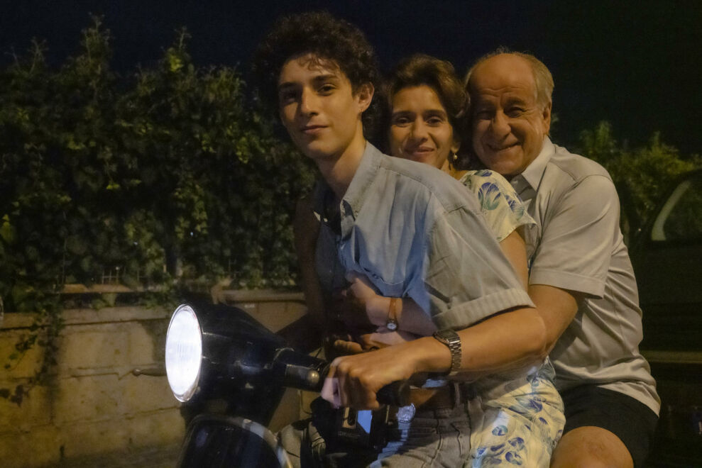 è stata la mano di dio Toni Servillo in una scena del film recensione È stata la mano di Dio Golden Globe Nomination