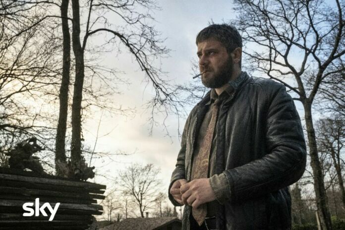 Ai Confini del Male Edoardo Pesce in una scena del film