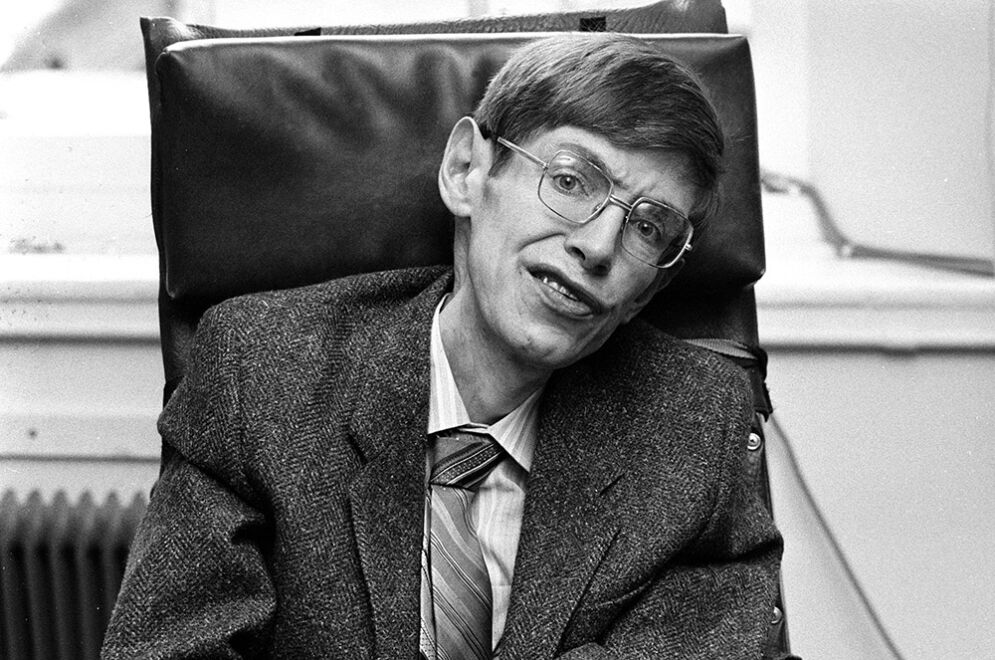 Stephen Hawking – Riuscite a sentirmi?, arriva lo Sky Original sul genio della scienza Stephen Hawking – Riuscite a sentirmi?, arriva lo Sky Original sul genio della scienza