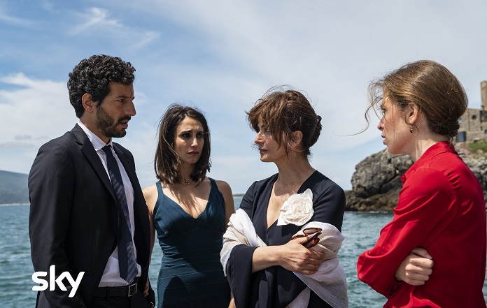 a casa tutti bene a A casa tutti bene