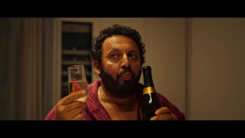 Tutta un’altra vita, la commedia con Enrico Brignano stasera in tv Tutta un’altra vita, la commedia con Enrico Brignano stasera in tv