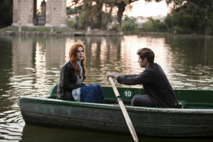 time is up Bella Thorne e Benjamin Mascolo in una scena del film amazon prime video time is up