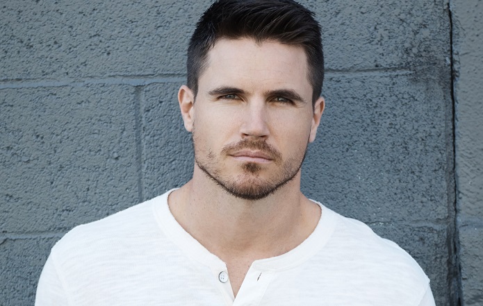 Robbie Amell Robbie Amell in The Witcher notizie serie tv 15 aprile
