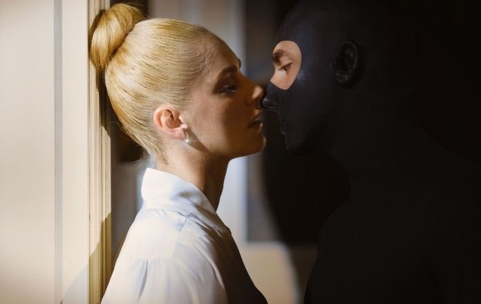Diabolik, il film dei Manetti Bros con Luca Marinelli e Miriam Leone stasera in tv su Rai 4