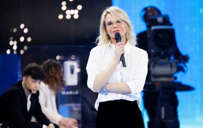 amici-seriale-2-aprile-maria-de-filippi Maria de Filippi a Amici 2 aprile 2022