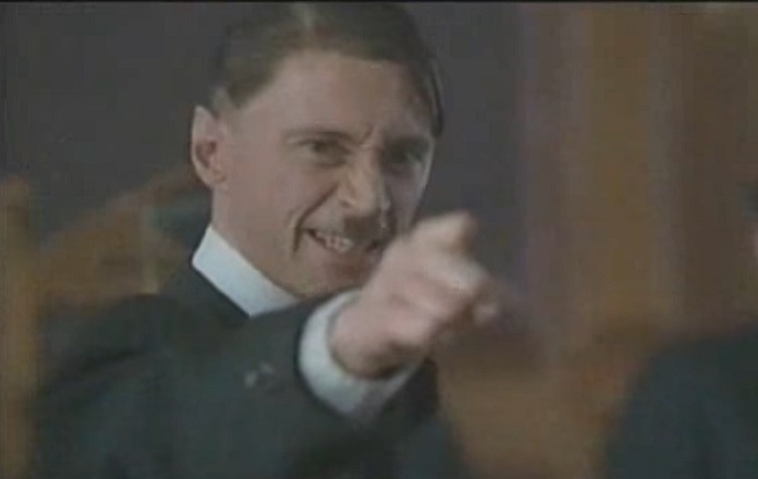 Il Giovane Hitler, il film con Robert Carlyle stasera su La7, lunedì 31 luglio