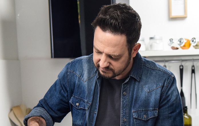 Vittorio Vaccaro backstage a casa cucina papà