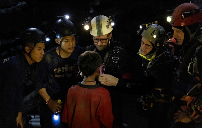 Tredici Vite, quando la realtà supera la fantasia – Recensione Tredici Vite, quando la realtà supera la fantasia – Recensione