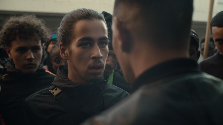 Athena, un film potente che poteva fare di più – La recensione del film Netflix Athena, un film potente che poteva fare di più – La recensione del film Netflix