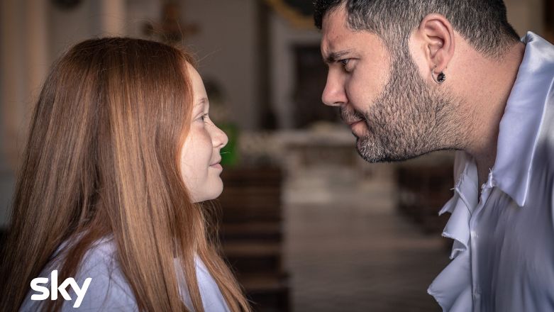 Rosanero su Sky: una commedia surreale ricca di buone intenzioni (basterà?) – La recensione Rosanero su Sky: una commedia surreale ricca di buone intenzioni (basterà?) – La recensione