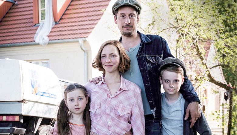 Una Casa tutta nostra il film su Rai 1 stasera dopo Porta a Porta giovedì 22 settembre Una Casa tutta nostra il film su Rai 1 stasera dopo Porta a Porta giovedì 22 settembre