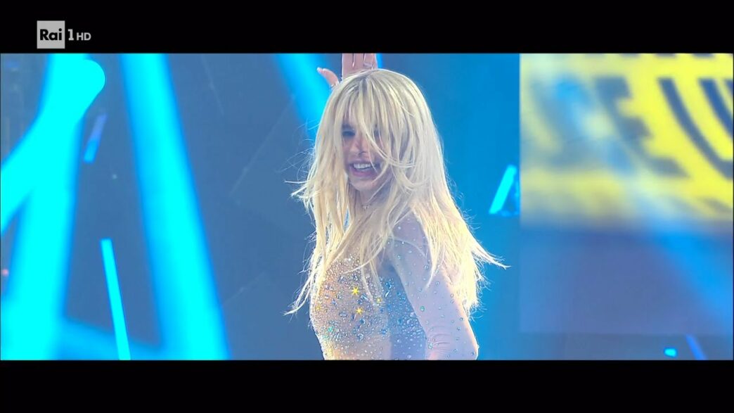 Tale e Quale Show 2022 la disastrosa imitazione di Valeria Marini di Britney Spears Tale e Quale Show 2022 la disastrosa imitazione di Valeria Marini di Britney Spears