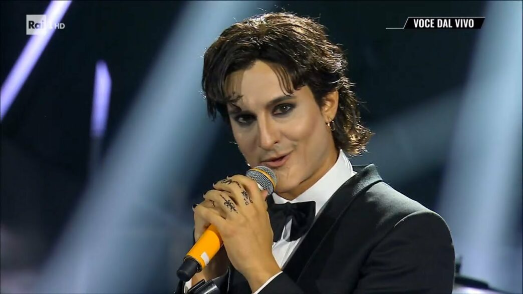 Tale e Quale Show 2022 Andrea Dianetti imita Damiano dei Maneskin (video) Tale e Quale Show 2022 Andrea Dianetti imita Damiano dei Maneskin (video)