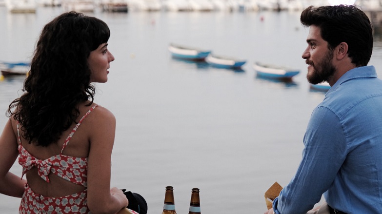 Diversi Come Due Gocce D’Acqua, Purchè Finisca Bene 6, la trama del film stasera in tv Diversi Come Due Gocce D’Acqua, Purchè Finisca Bene 6, la trama del film stasera in tv