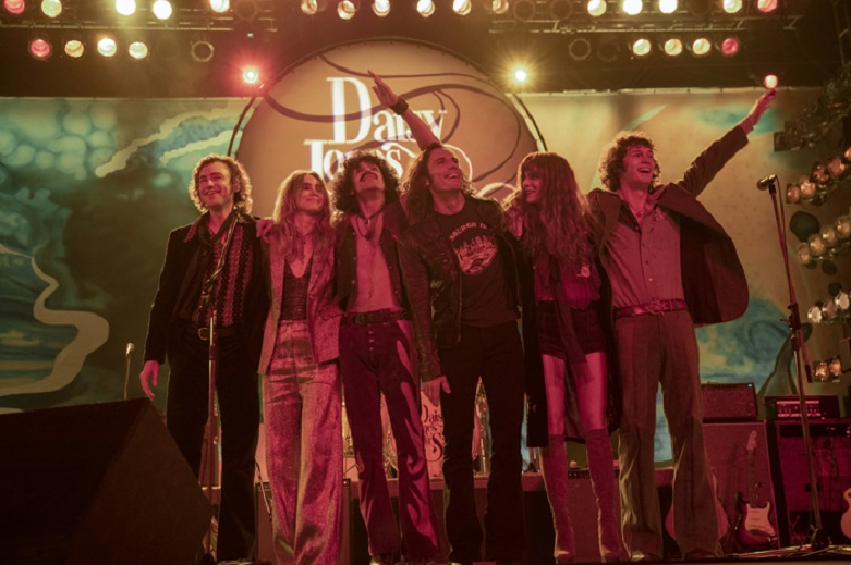 Daisy Jones & The Six su Prime Video: carina, scorrevole ma anche questa volta era meglio il libro Daisy Jones & The Six su Prime Video: carina, scorrevole ma anche questa volta era meglio il libro