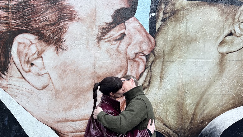 Viaggi Pazzeschi con Victoria Cabello e Paride Vitale su Tv8, la puntata del 13 giugno Viaggi Pazzeschi con Victoria Cabello e Paride Vitale su Tv8, la puntata del 13 giugno