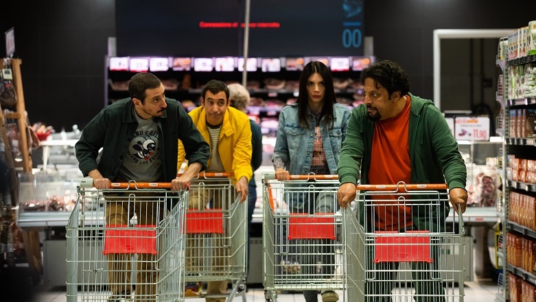 Da grandi su Canale 5: un film generazionale che è un disastro – La recensione Da grandi su Canale 5: un film generazionale che è un disastro – La recensione