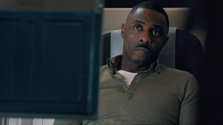 Hijack il thriller con Idris Elba arriva su Apple Tv+: sette ore per salvare un aereo
