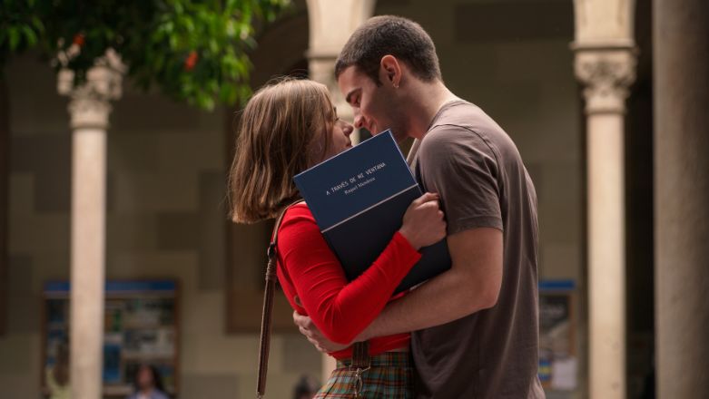 Dalla mia finestra: Al di là del mare, su Netflix il film sequel…dimenticabile – La recensione Dalla mia finestra: Al di là del mare, su Netflix il film sequel…dimenticabile – La recensione