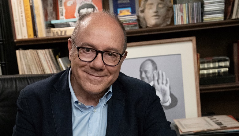Vita da Carlo 2, Verdone costretto a fare le serie tv si rifugia in una comfort zone tra cinema e amici