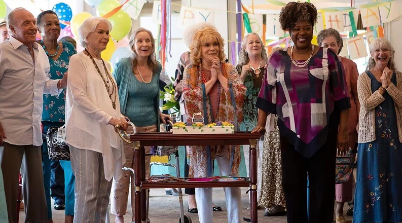 Queen Bees – Emozioni senza età, la commedia romantica per anziani stasera su Rai 3