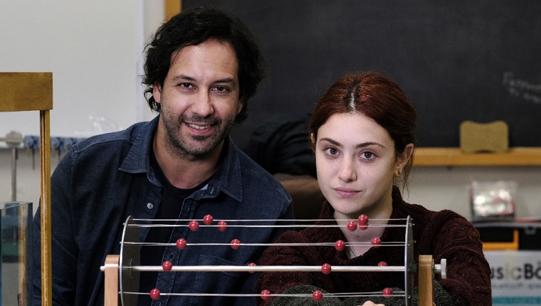 Eppure cadiamo Felici su RaiPlay una serie tv tutta italiana che guarda al pubblico giovane