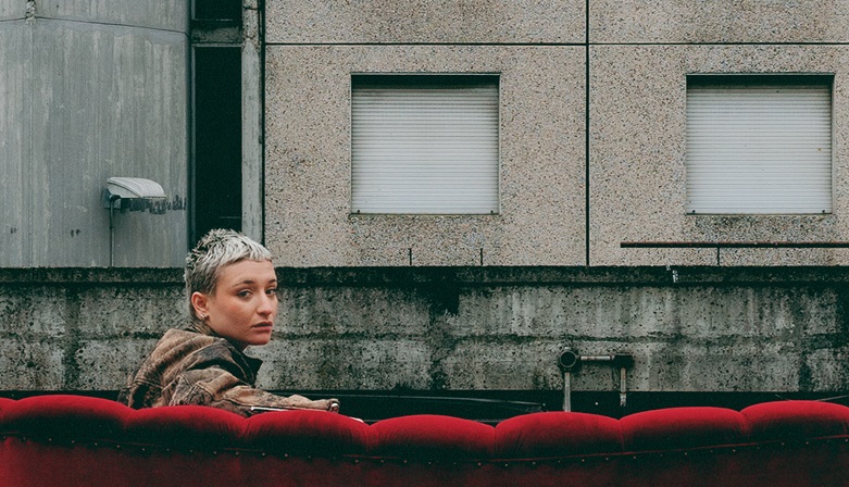 Sally Cruz pubblica Confessione, il primo EP con collaborazioni con thasup e Neima Ezza