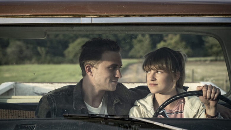 Io Rimango qui, su Rai 2 il teen drama tra amore, dolore e morte