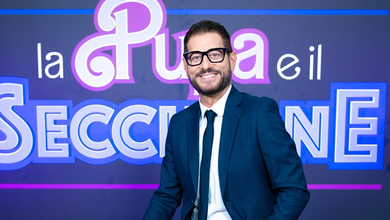La Pupa e il Secchione con Enrico Papi, Aldo Montano e Paola Barale in giuria La Pupa e il Secchione con Enrico Papi, Aldo Montano e Paola Barale in giuria