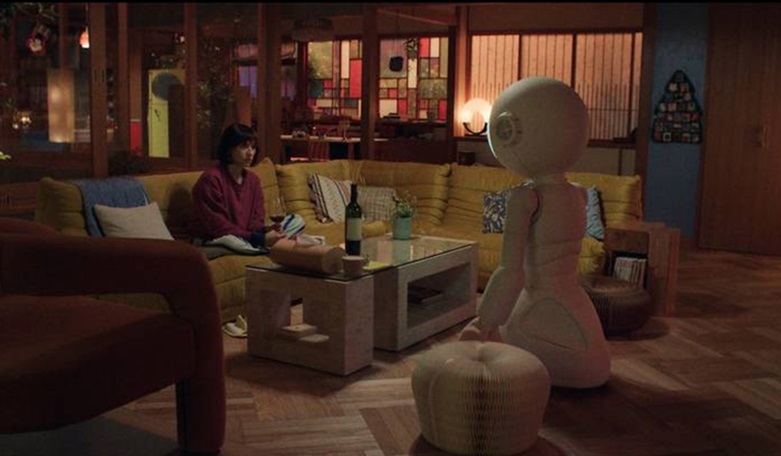 Sunny, il dramedy thriller con Rashida Jones su Apple TV+: “Un’esperienza unica”